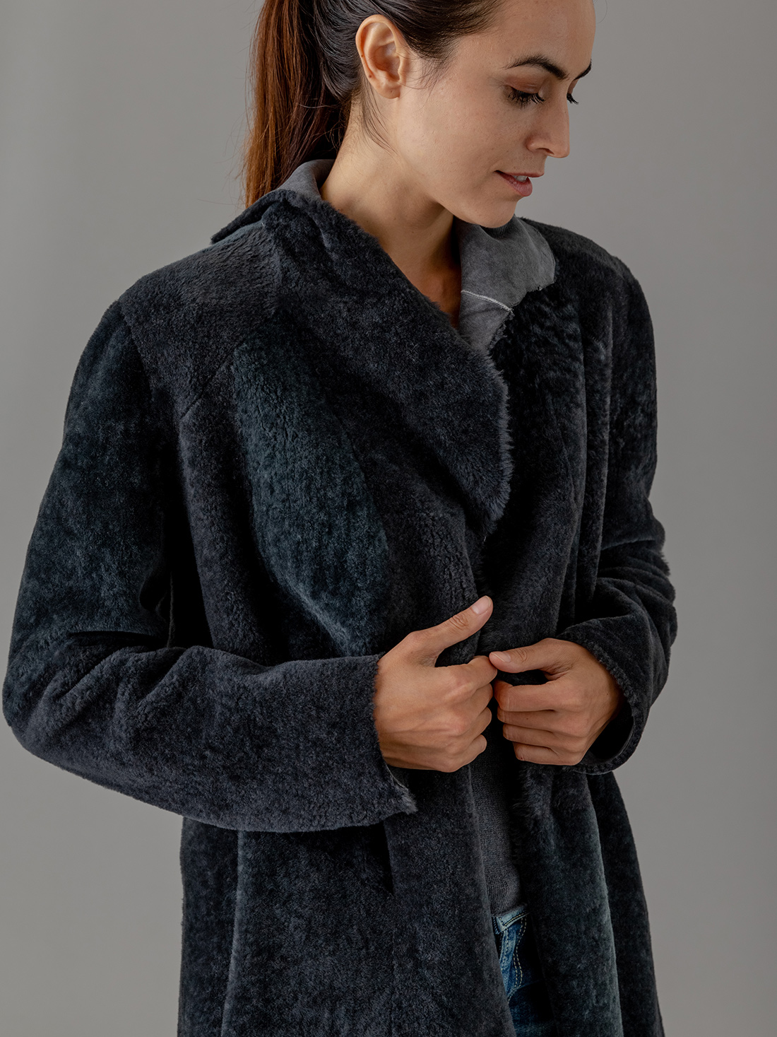 Detailansicht von Wendbarer Lammledermantel von GIORGIO BRATO