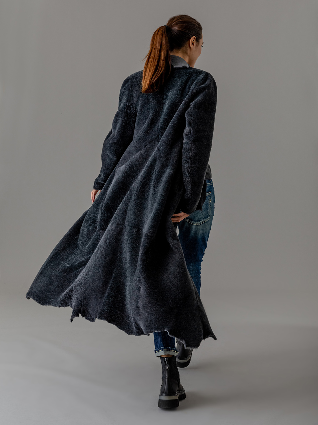 Detailansicht von Wendbarer Lammledermantel von GIORGIO BRATO