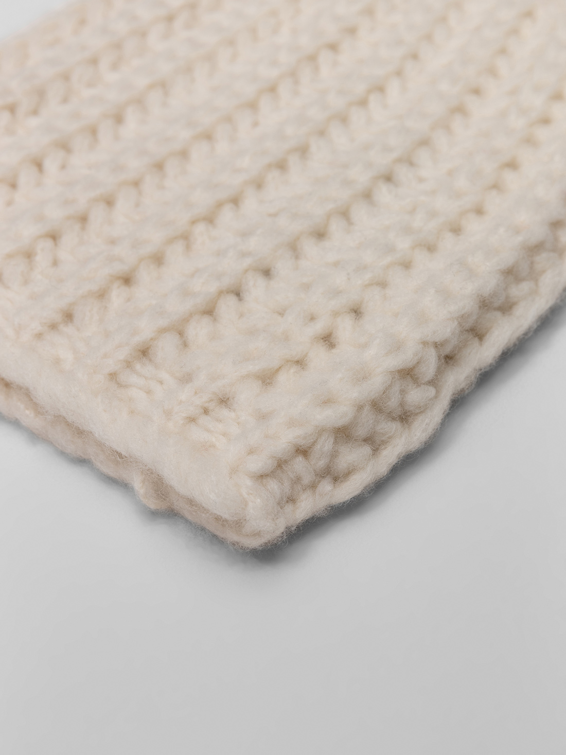 Detailansicht von Mütze aus Cashmere von ELLA SILLA