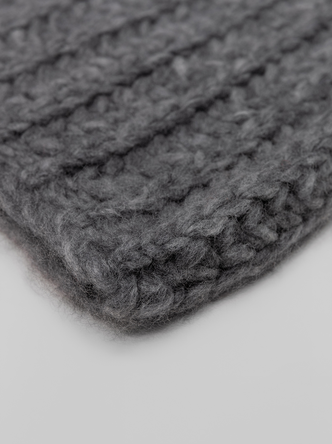 Detailansicht von Mütze aus Cashmere von ELLA SILLA