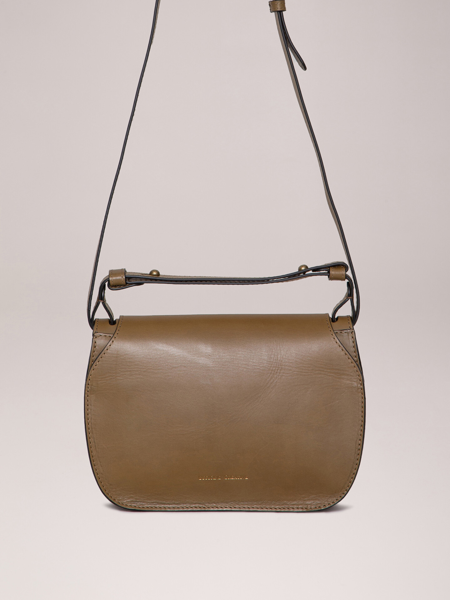 Detailansicht von Satteltasche aus Leder von OFFICINE CREATIVE