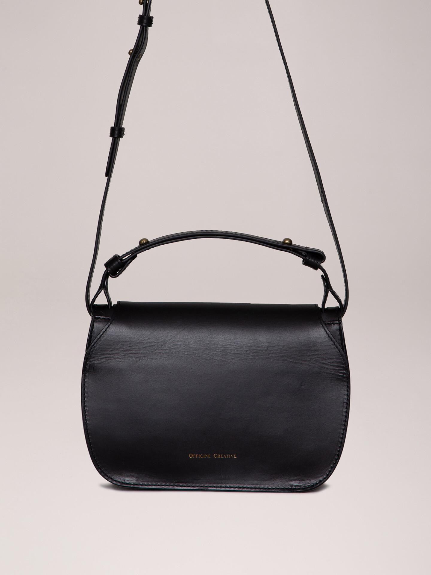 Detailansicht von Satteltasche aus Leder von OFFICINE CREATIVE