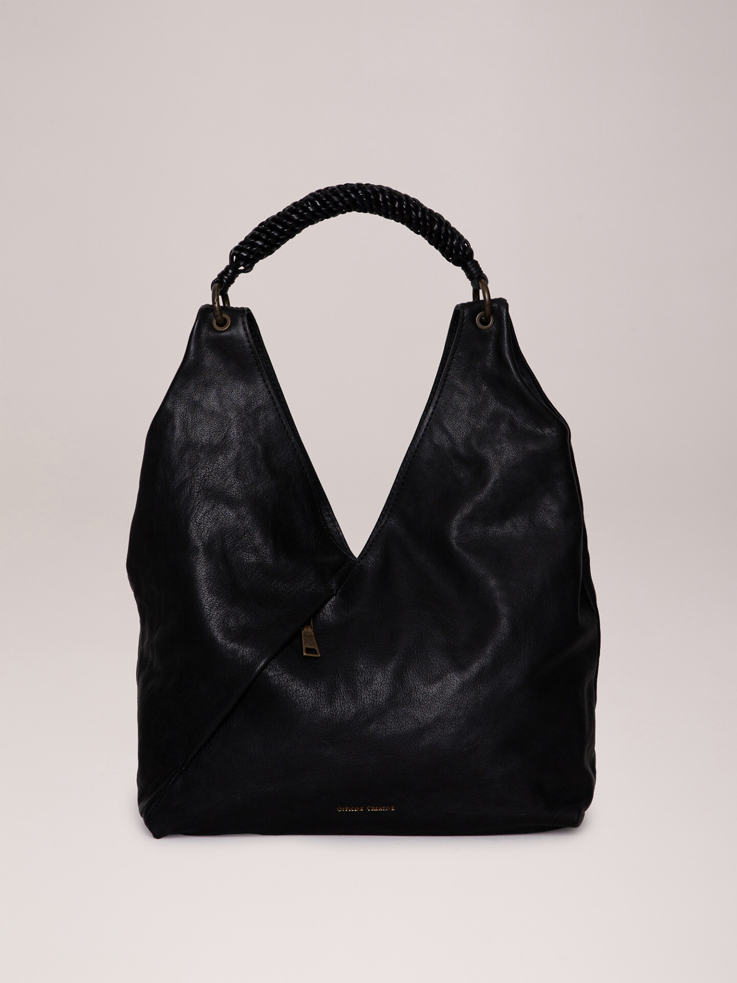 Detailansicht von Schultertasche aus Leder von OFFICINE CREATIVE