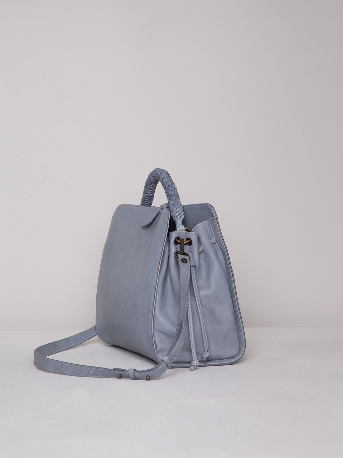 Detailansicht von Handtasche aus Leder von OFFICINE CREATIVE