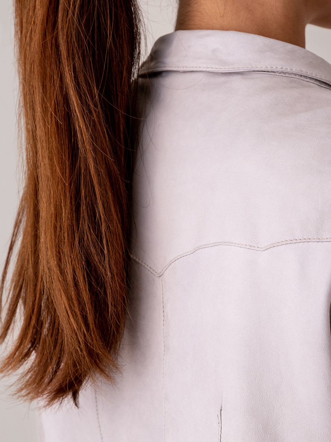 Detailansicht von Nappa-Hemdjacke von GIORGIO BRATO