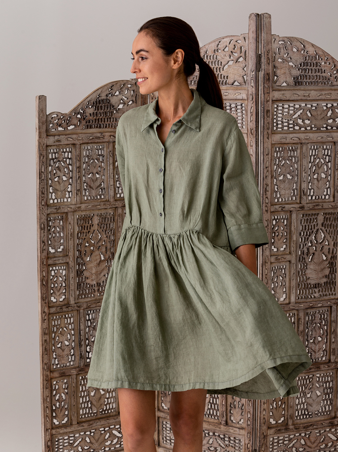 Detailansicht von Kurzes Blusenkleid von AGLINI