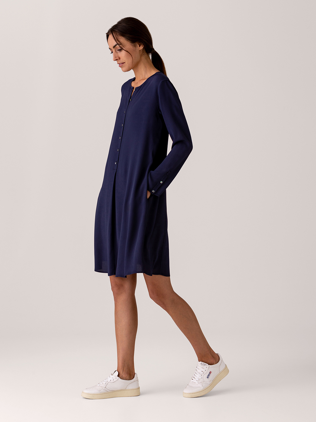 Detailansicht von Midi-Blusenkleid von HER SHIRT