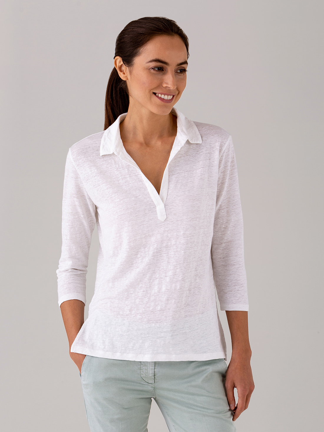 Detailansicht von Poloshirt mit 3/4-Arm aus Leinen von UNIVERSEL