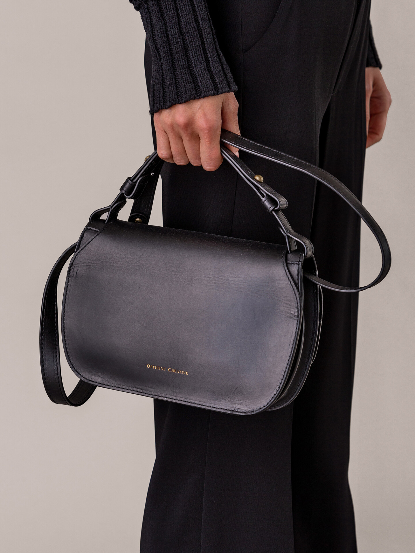 Detailansicht von Satteltasche aus Leder von OFFICINE CREATIVE