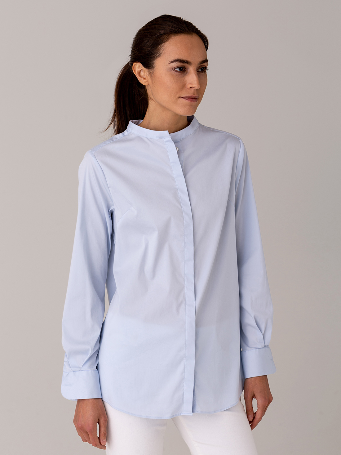 Detailansicht von Bluse mit Stehkragen von AGLINI