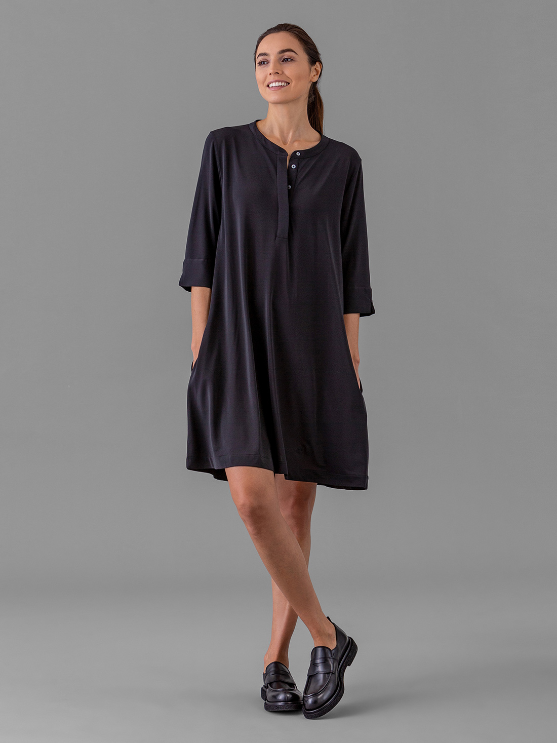 Detailansicht von Kurzes Kleid mit Knopfleiste von DANIELS