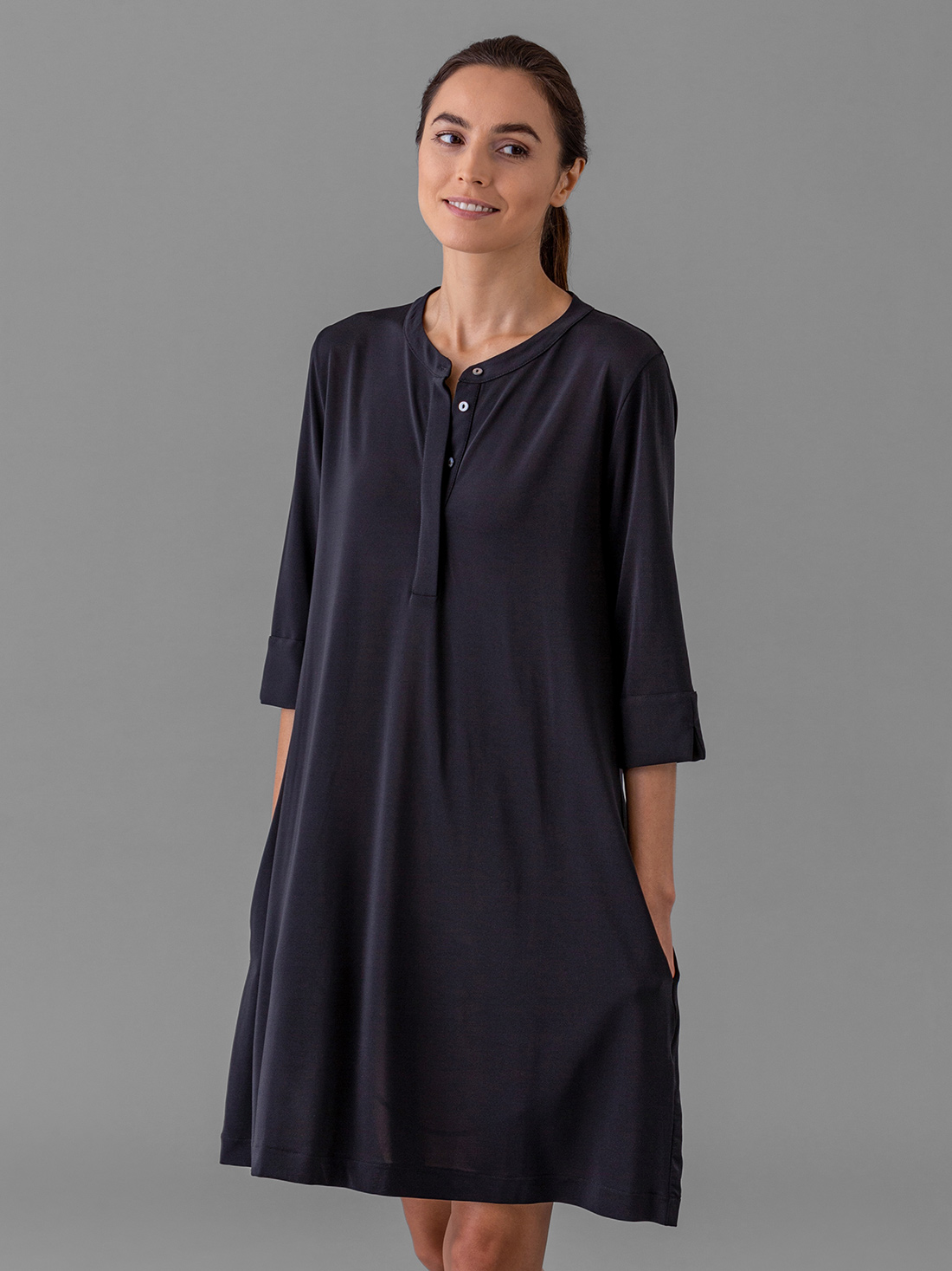 Detailansicht von Kurzes Kleid mit Knopfleiste von DANIELS