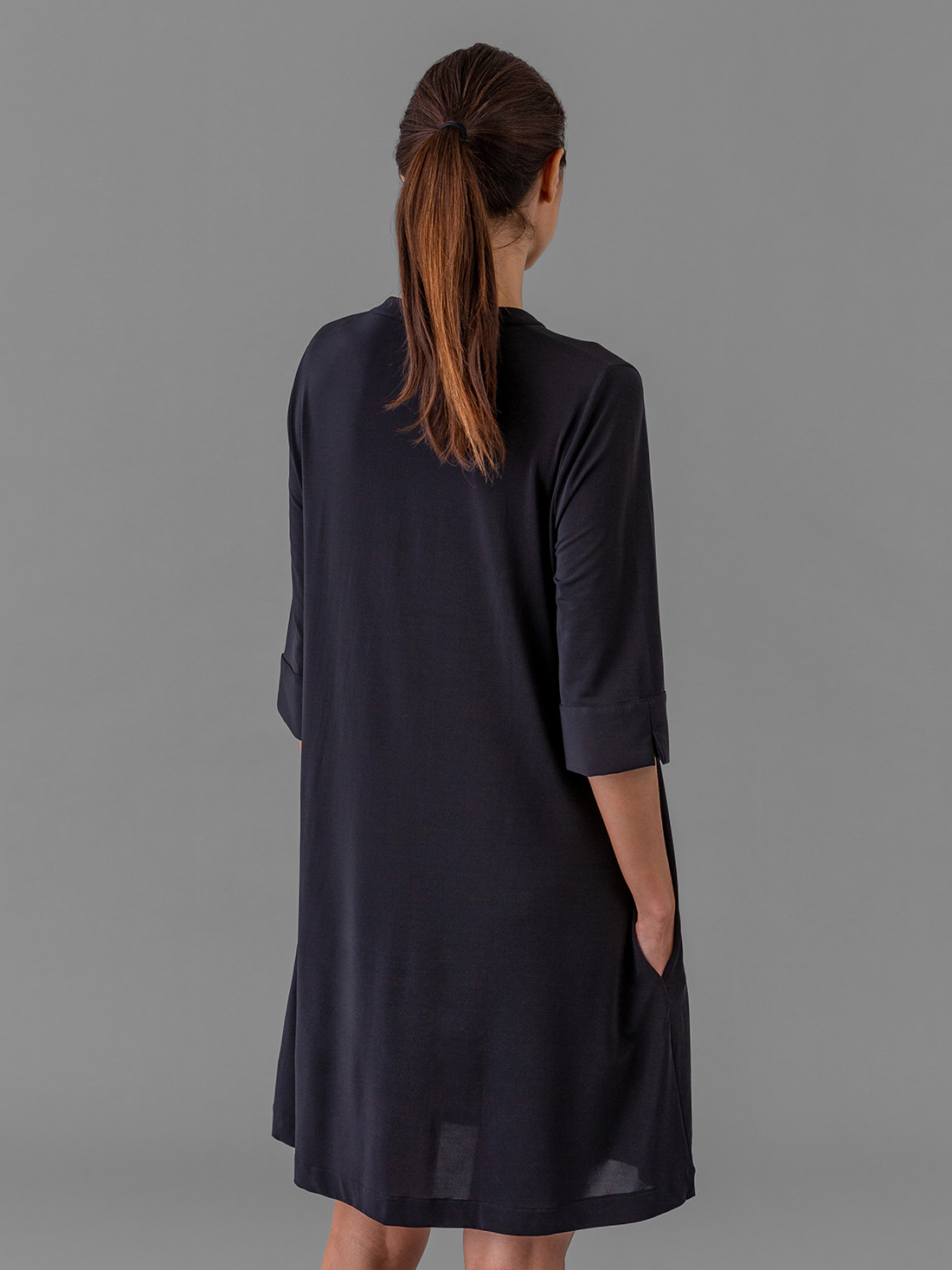 Detailansicht von Kurzes Kleid mit Knopfleiste von DANIELS