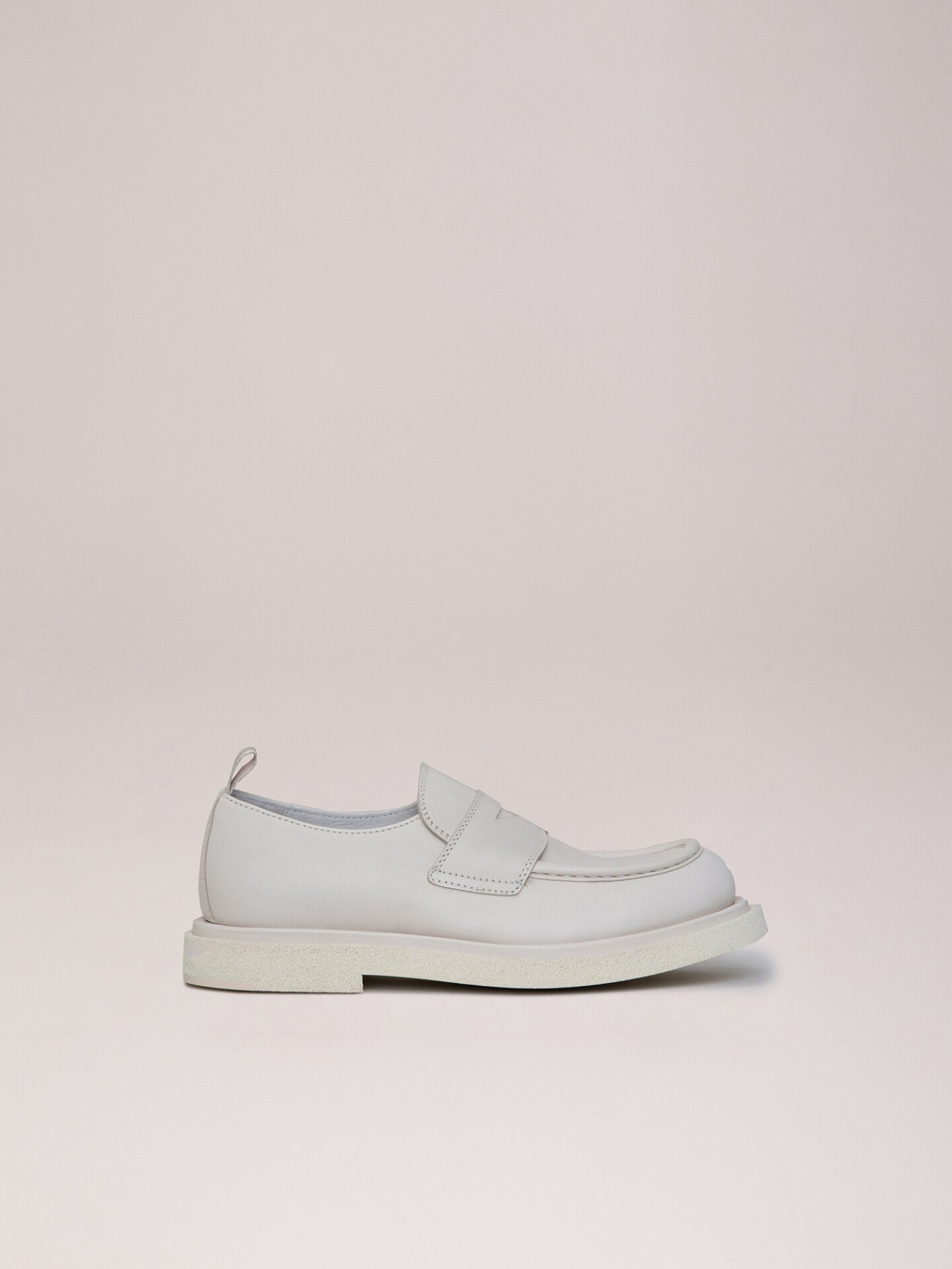 Detailansicht von Loafers aus Leder von OFFICINE CREATIVE