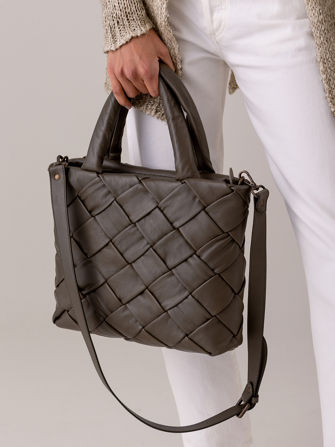 Detailansicht von Geflochtene Lederhandtasche OFFICINE CREATIVE