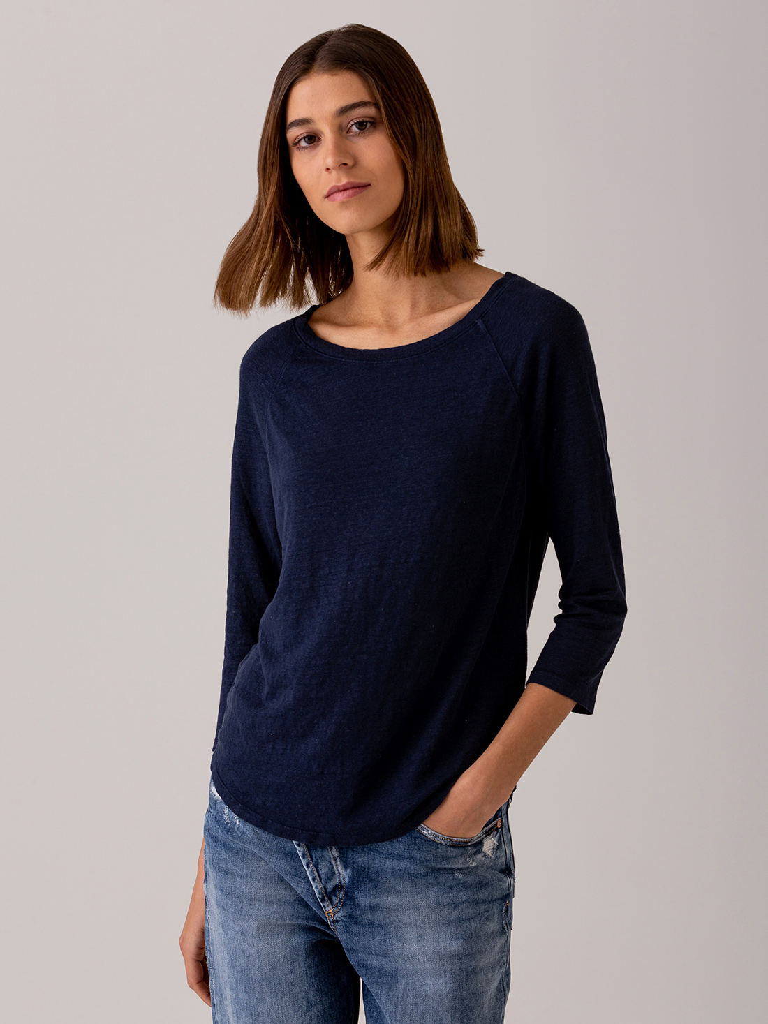 Detailansicht von Langarmshirt aus Leinen von UNIVERSEL