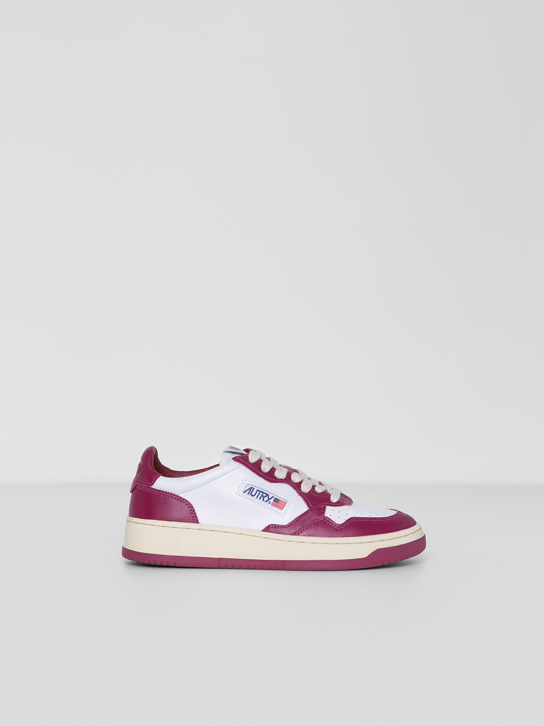 Detailansicht von Sneaker aus Leder von AUTRY