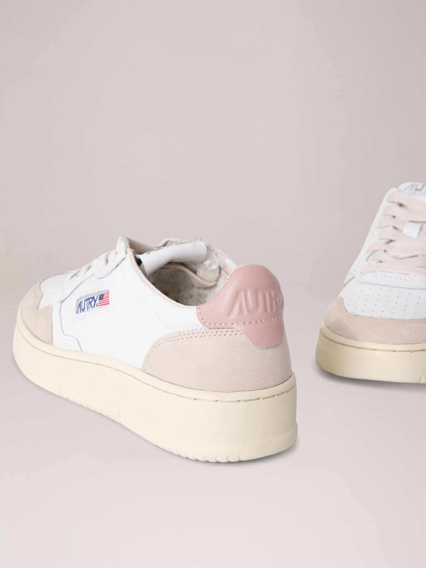 Detailansicht von Sneaker aus Leder von AUTRY