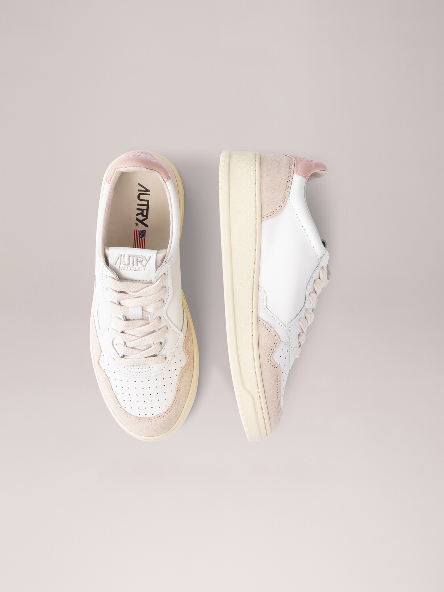 Detailansicht von Sneaker aus Leder von AUTRY