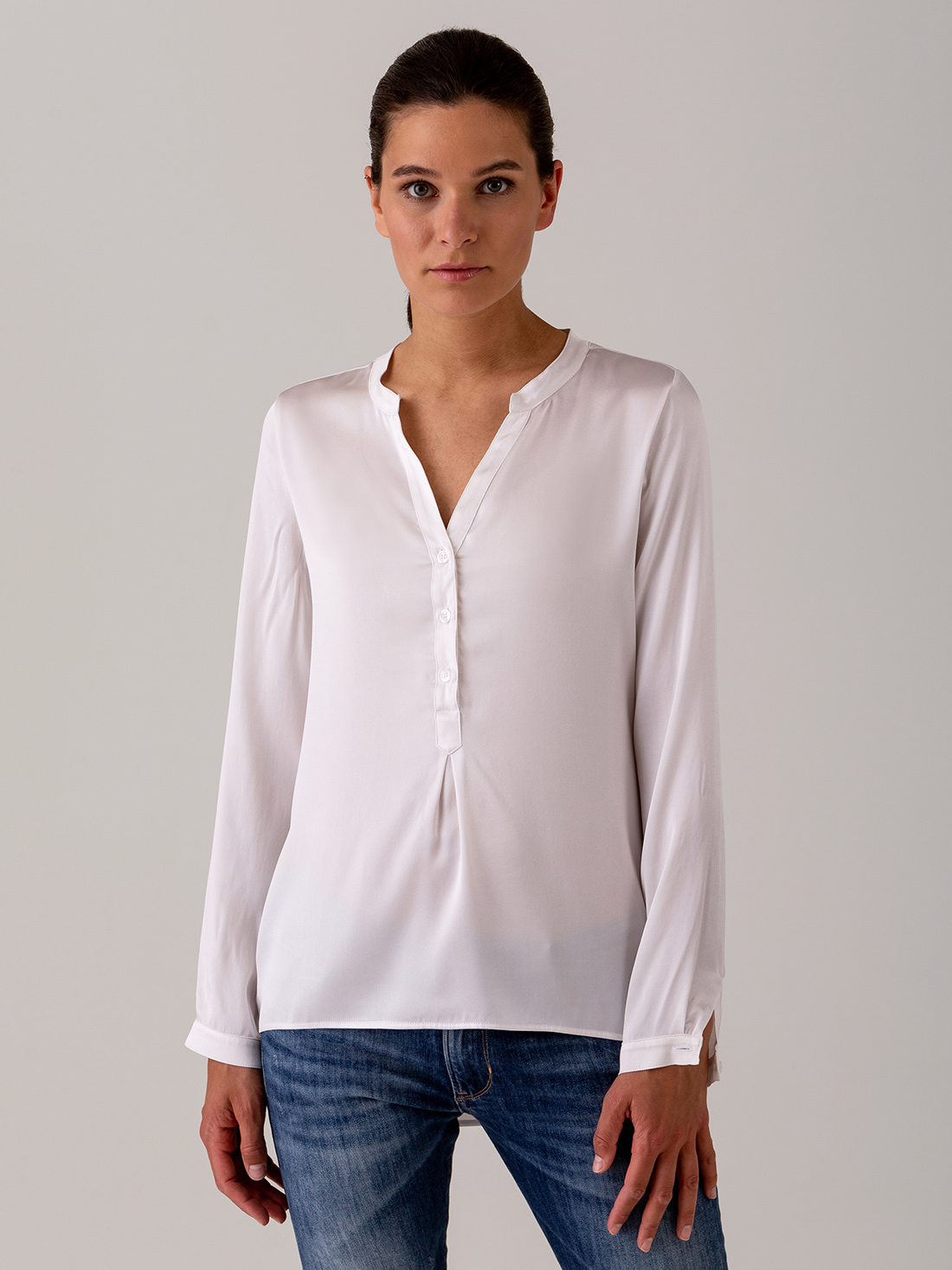 Detailansicht von Seidenbluse von DANIELS