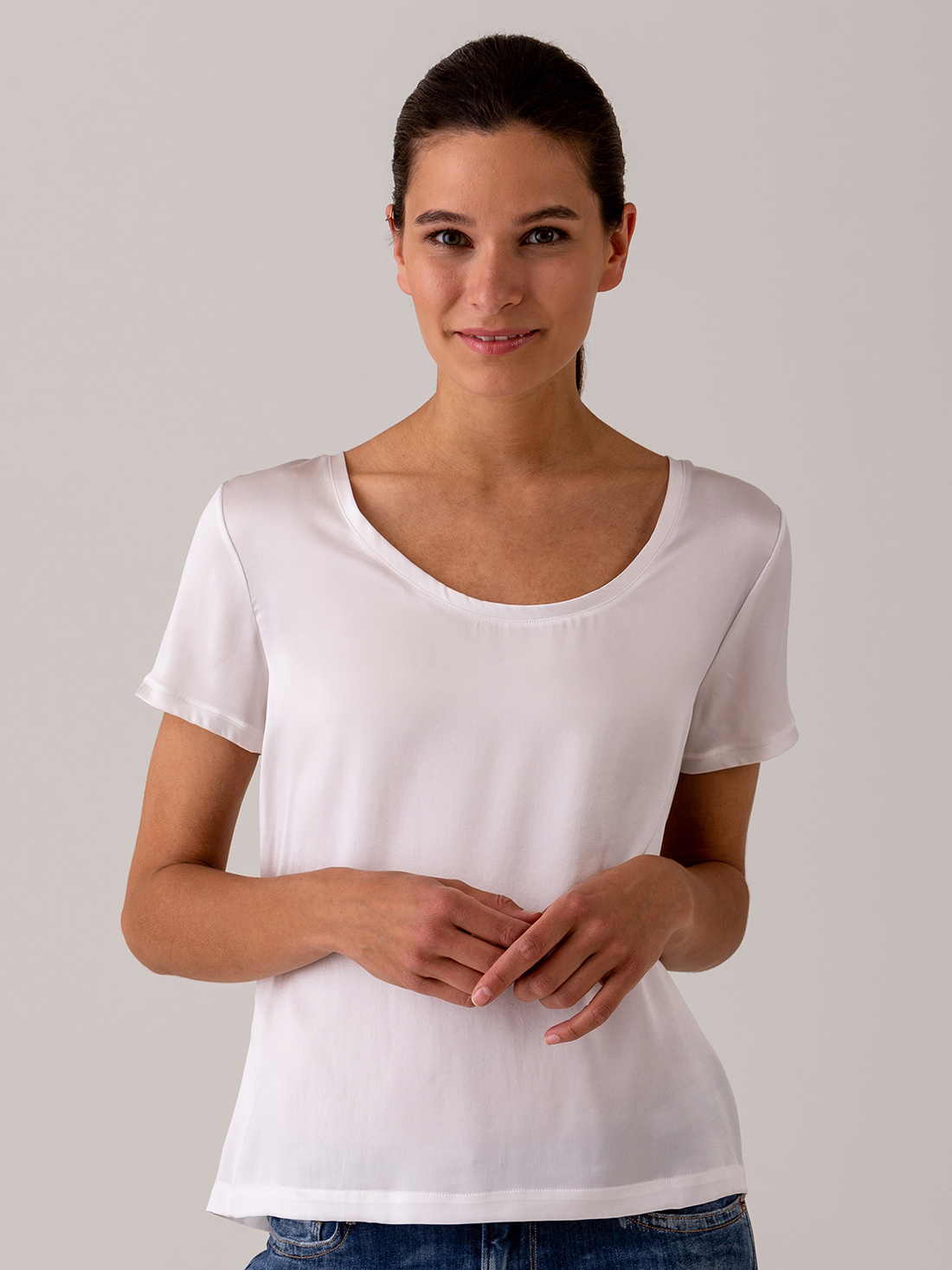 Detailansicht von Kurzarm-Seidenbluse von DANIELS