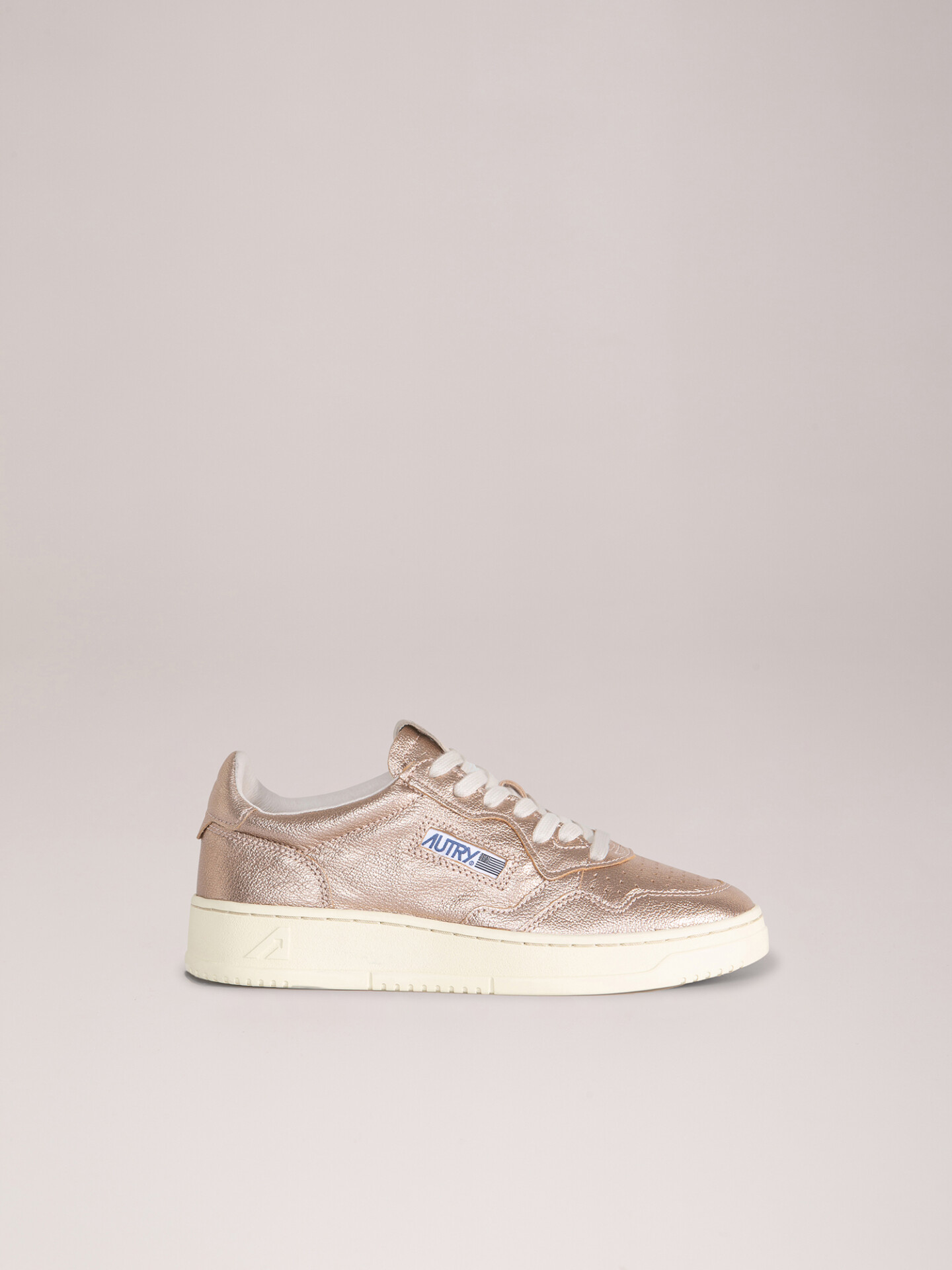 Detailansicht von Sneaker aus Leder von AUTRY