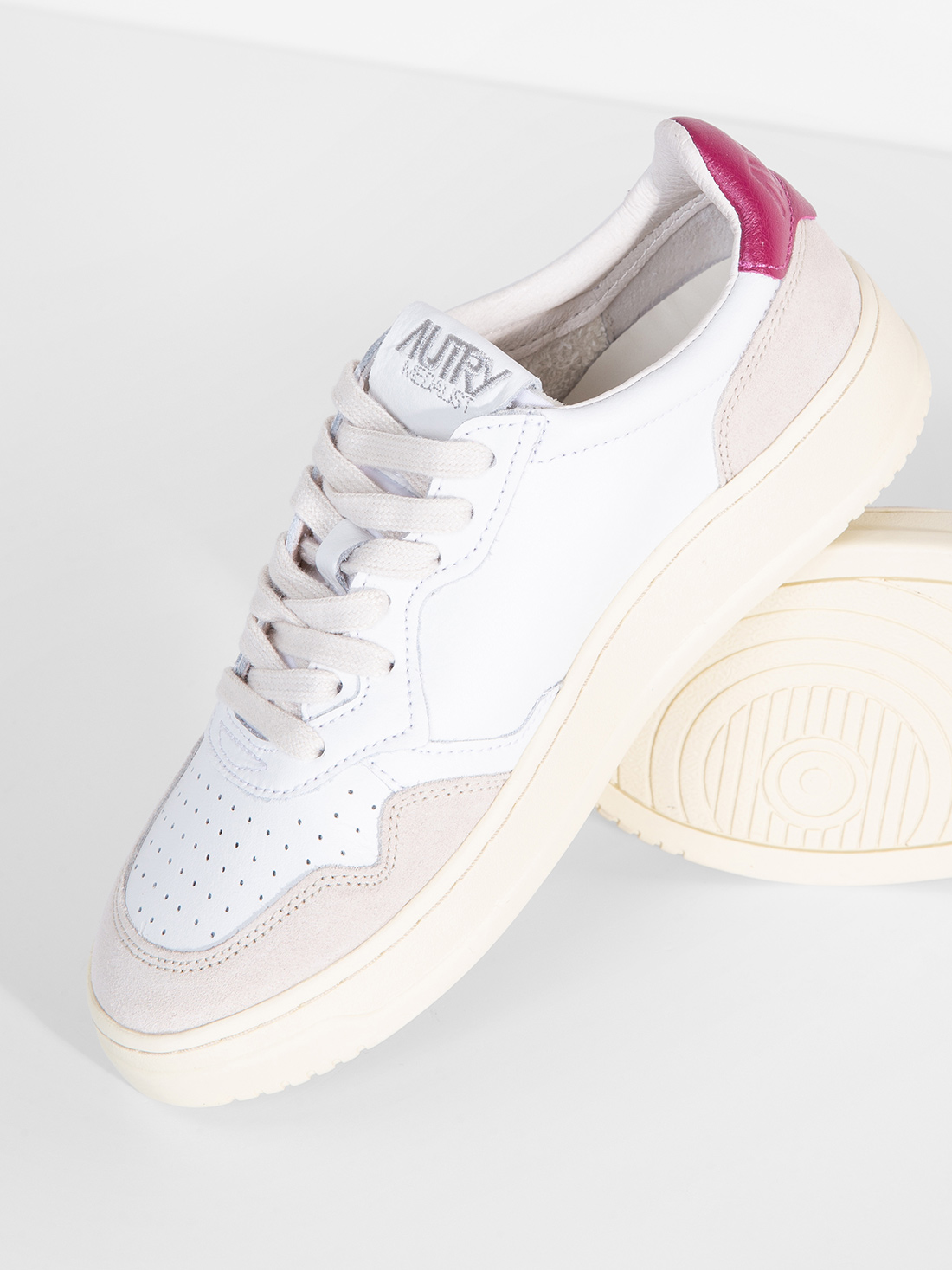 Detailansicht von Sneaker aus Leder von AUTRY