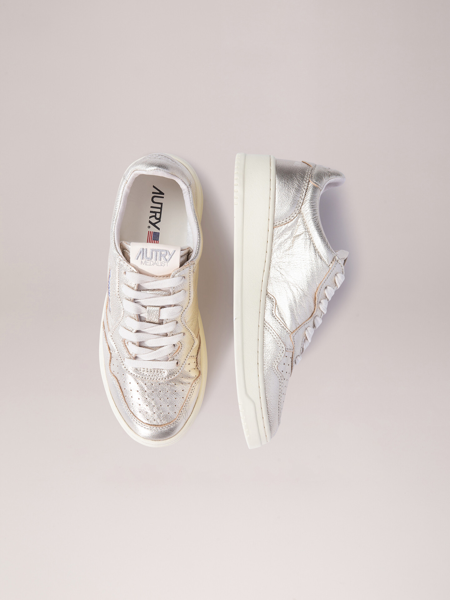 Detailansicht von Sneaker aus Leder von AUTRY