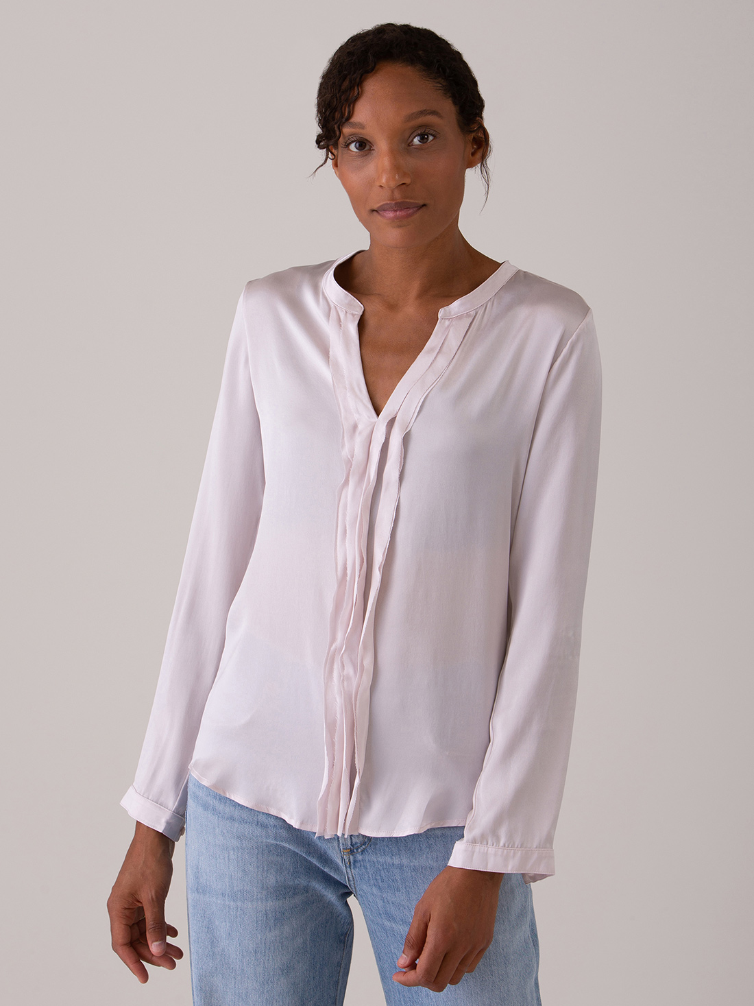 Detailansicht von Seidenbluse mit Rüschung von DANIELS