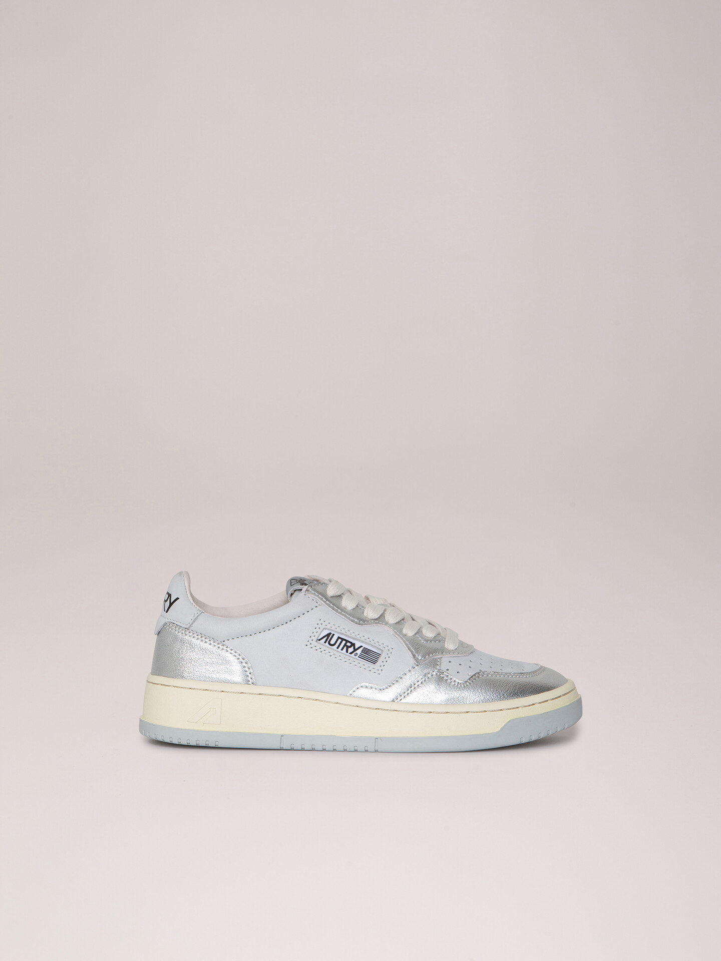 Detailansicht von Sneaker aus Leder von AUTRY