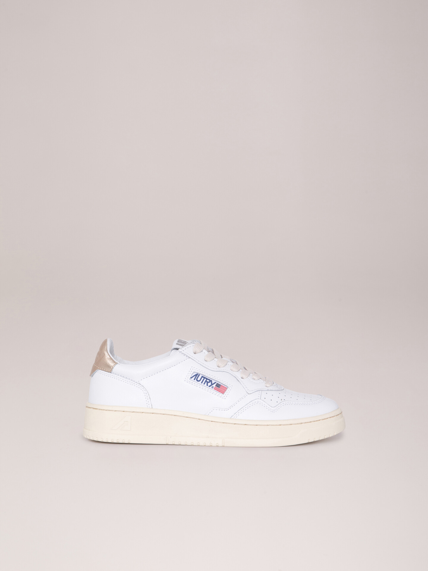 Detailansicht von Sneaker aus Leder von AUTRY