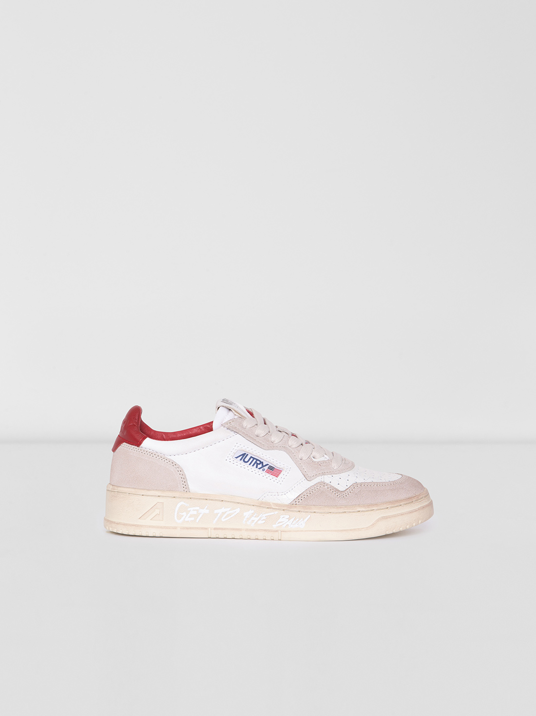 Detailansicht von Sneaker aus Leder von AUTRY