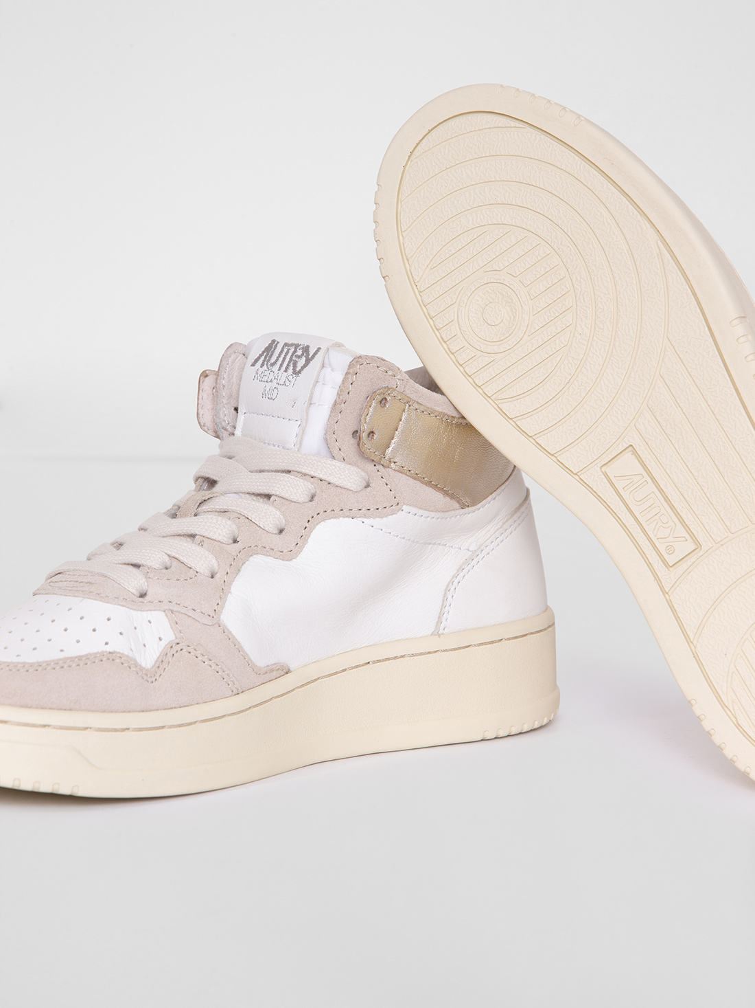 Detailansicht von Hoher Sneaker aus Leder von AUTRY