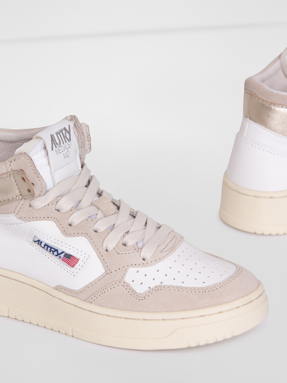 Detailansicht von Hoher Sneaker aus Leder von AUTRY