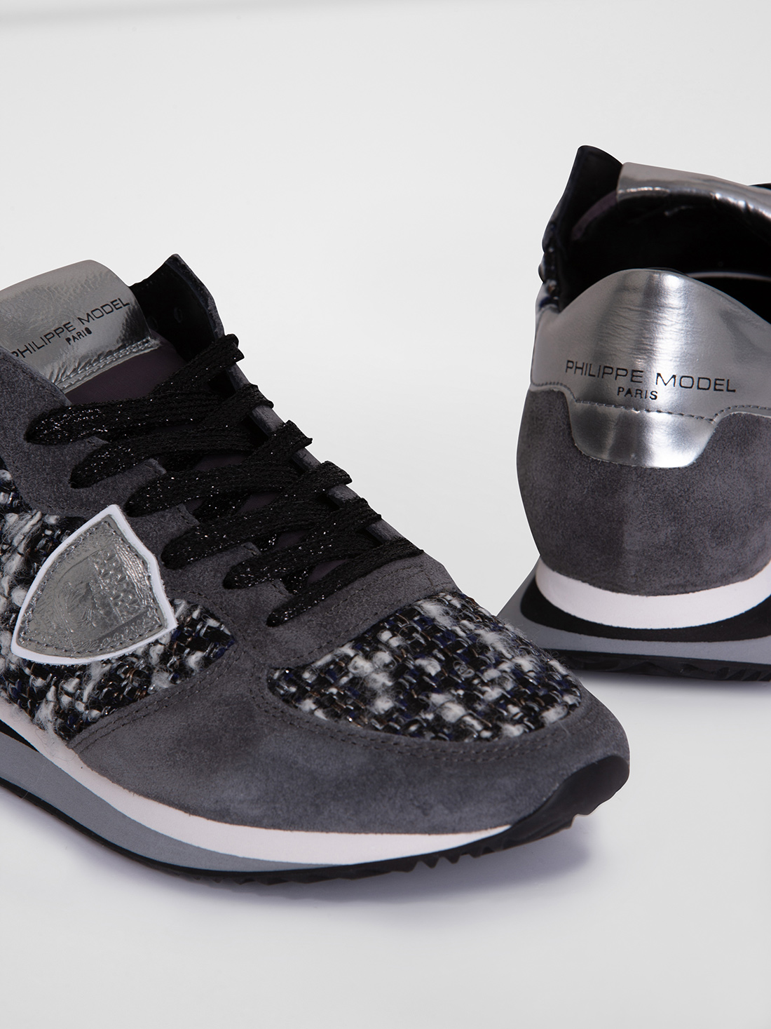 Detailansicht von Sneaker aus Veloursleder von PHILIPPE MODEL