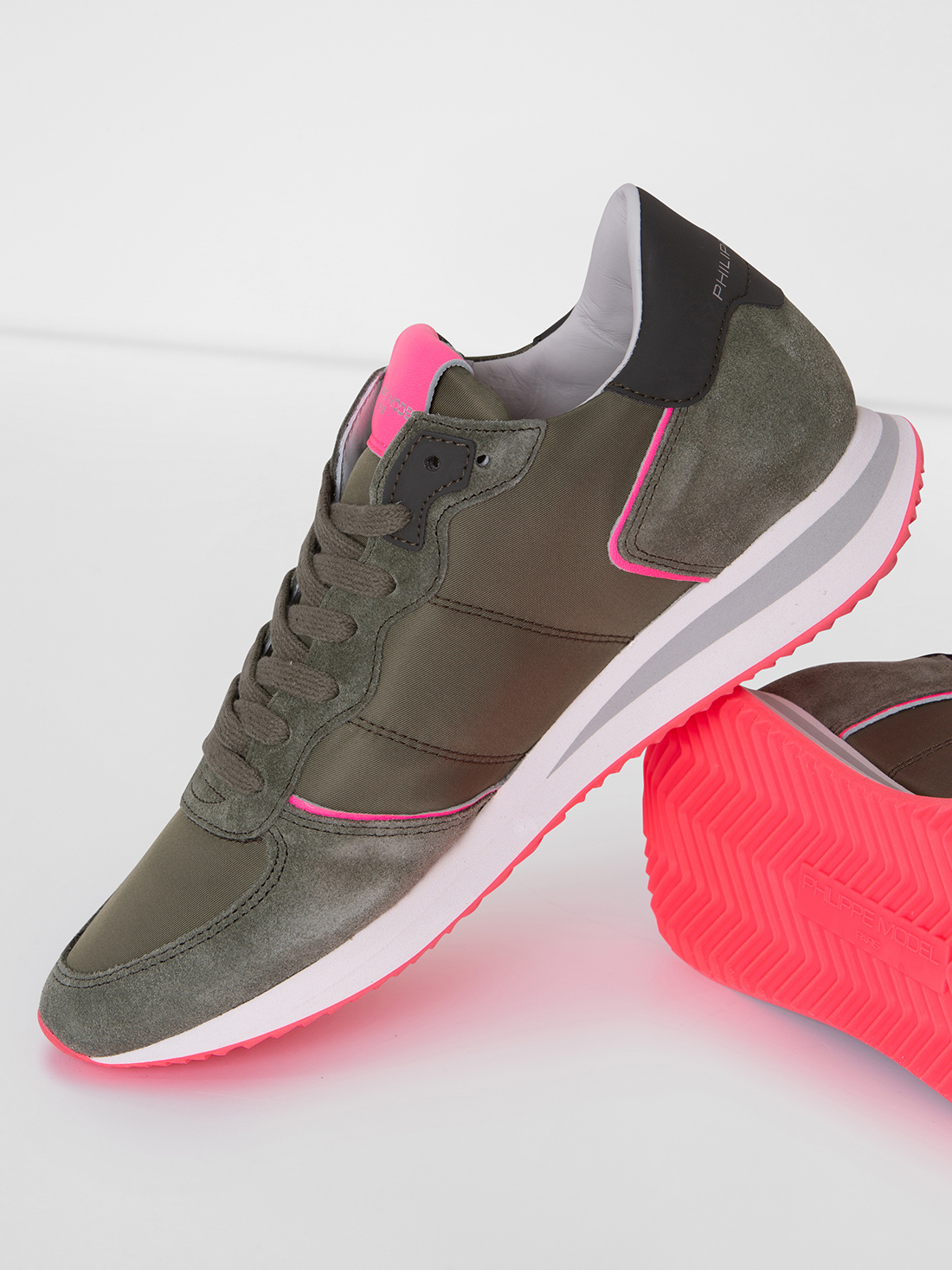 Detailansicht von Sneaker aus Veloursleder von PHILIPPE MODEL