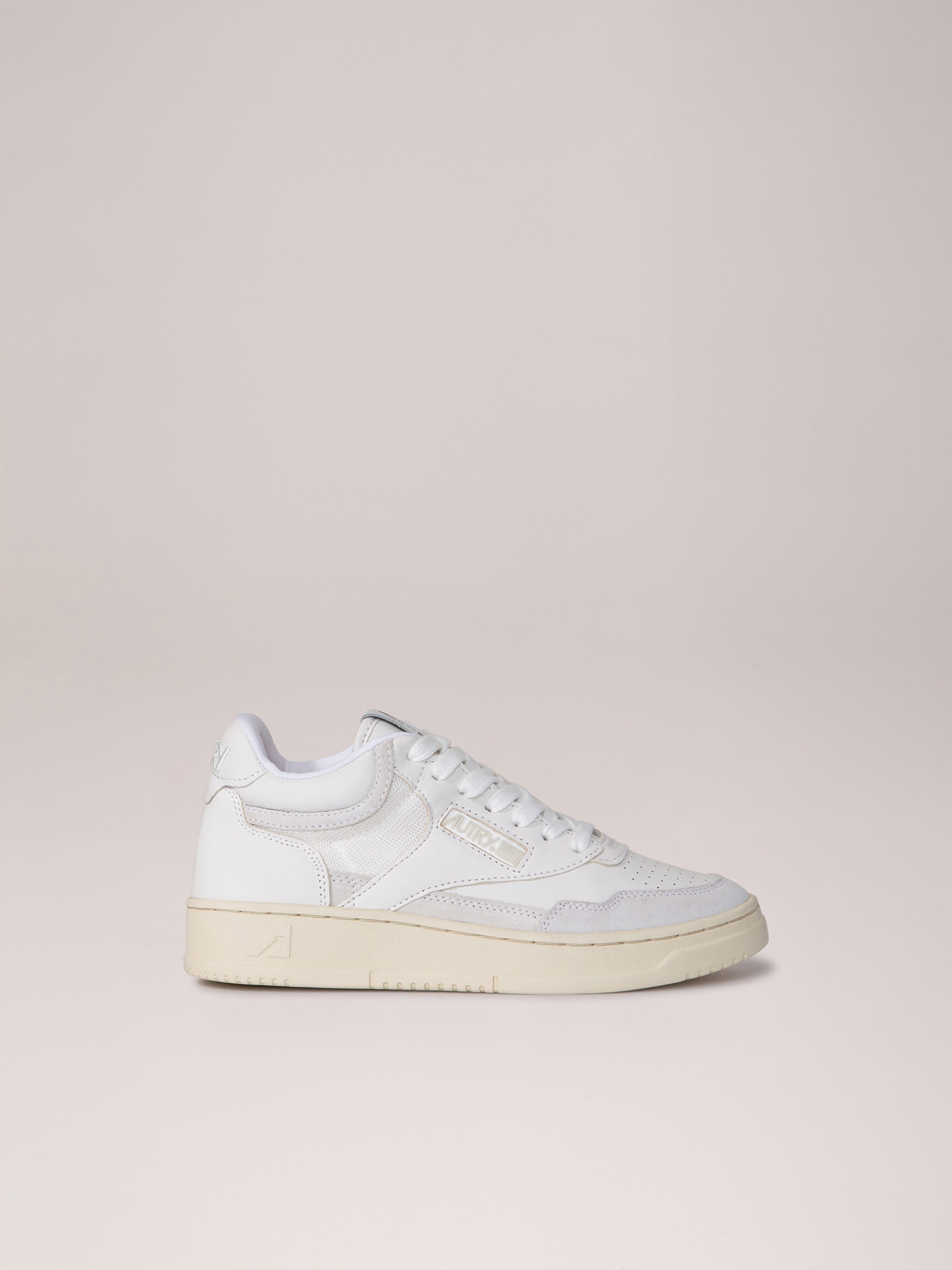 Detailansicht von Sneaker aus Leder von AUTRY