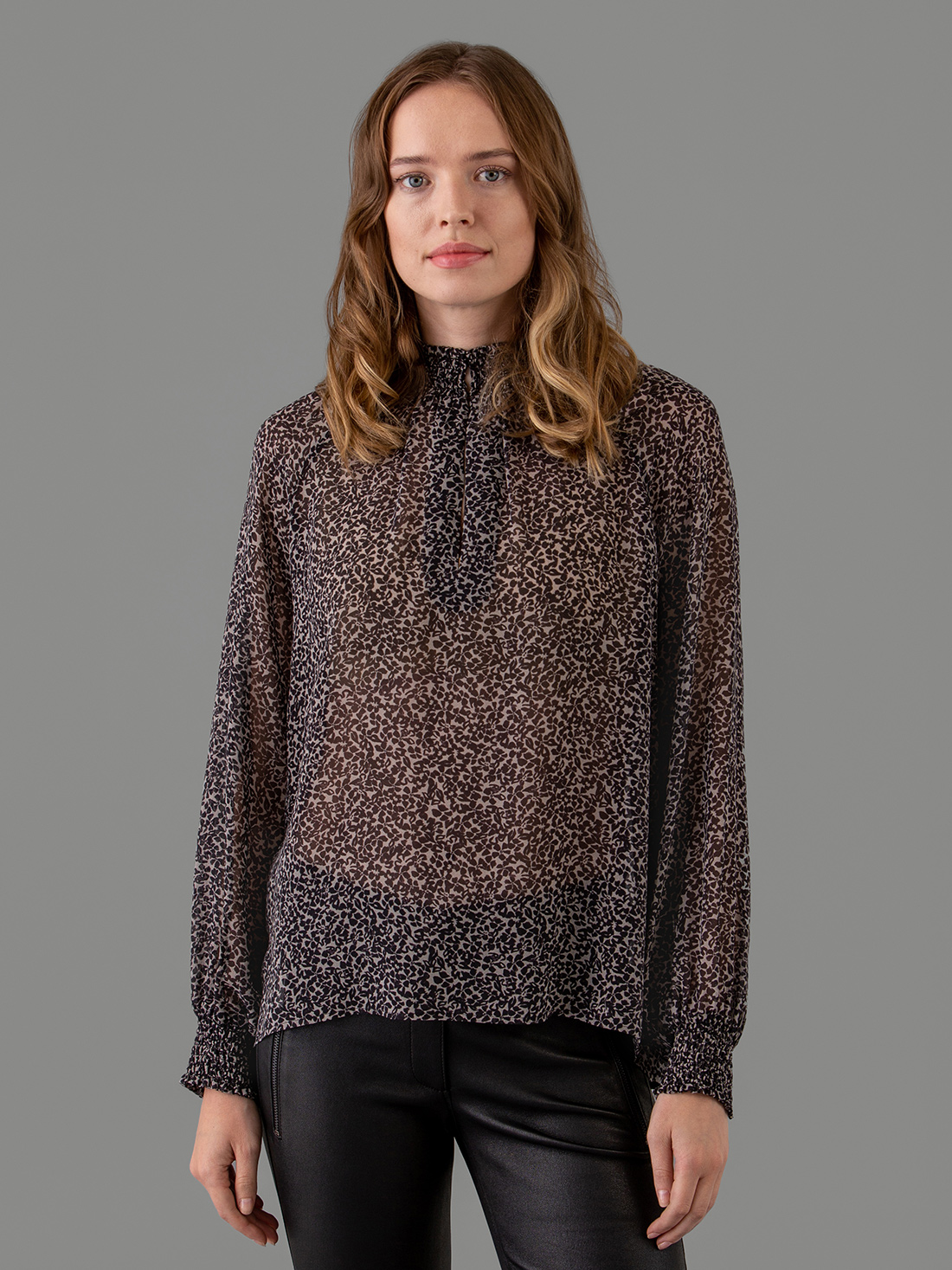 Detailansicht von Gemusterte Seidenbluse von IHEART