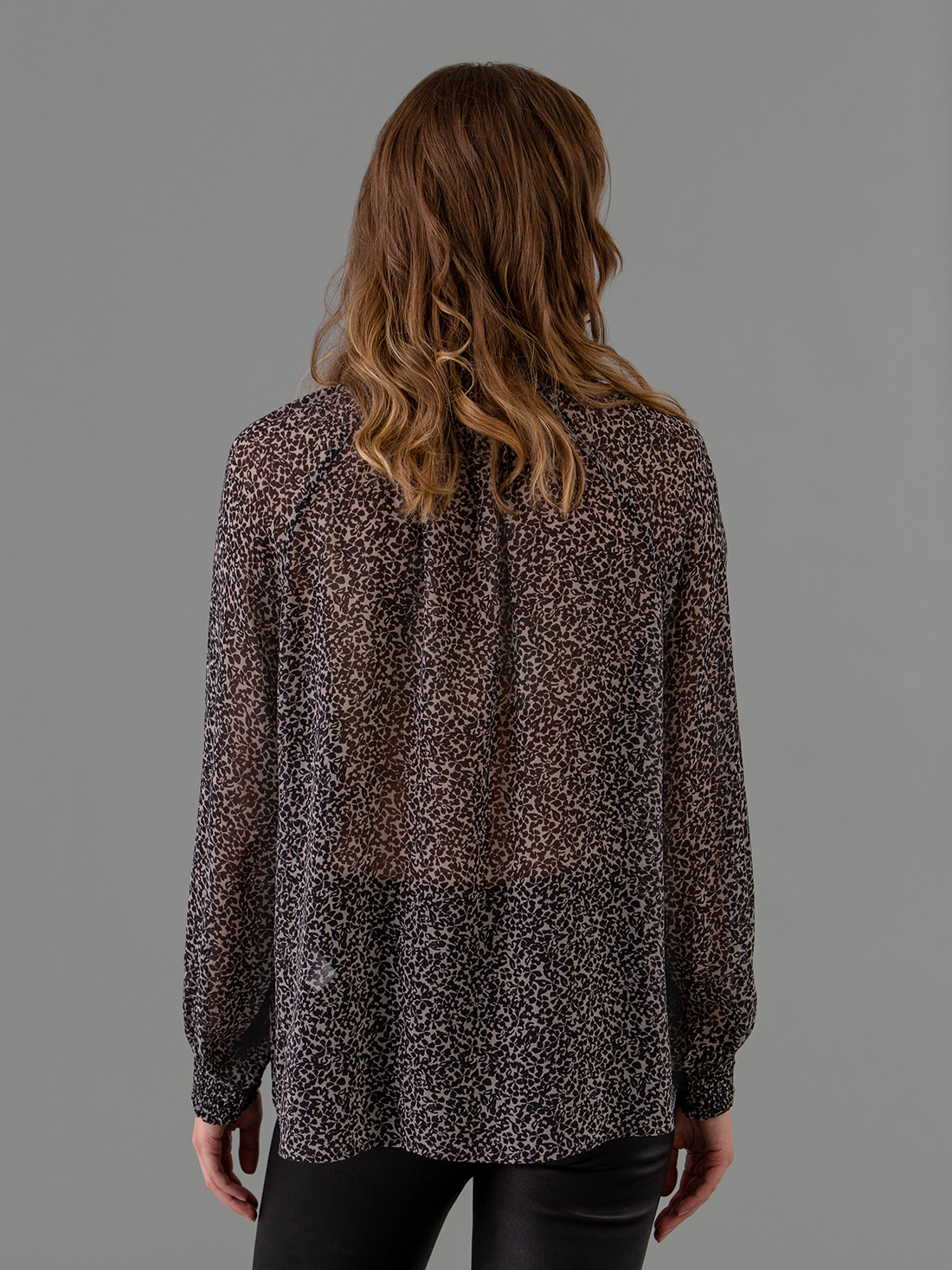 Detailansicht von Gemusterte Seidenbluse von IHEART