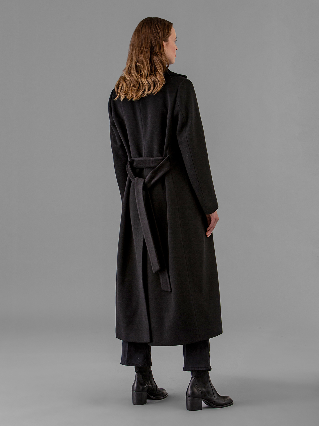 Detailansicht von Wollmantel mit Gürtel von HERNO