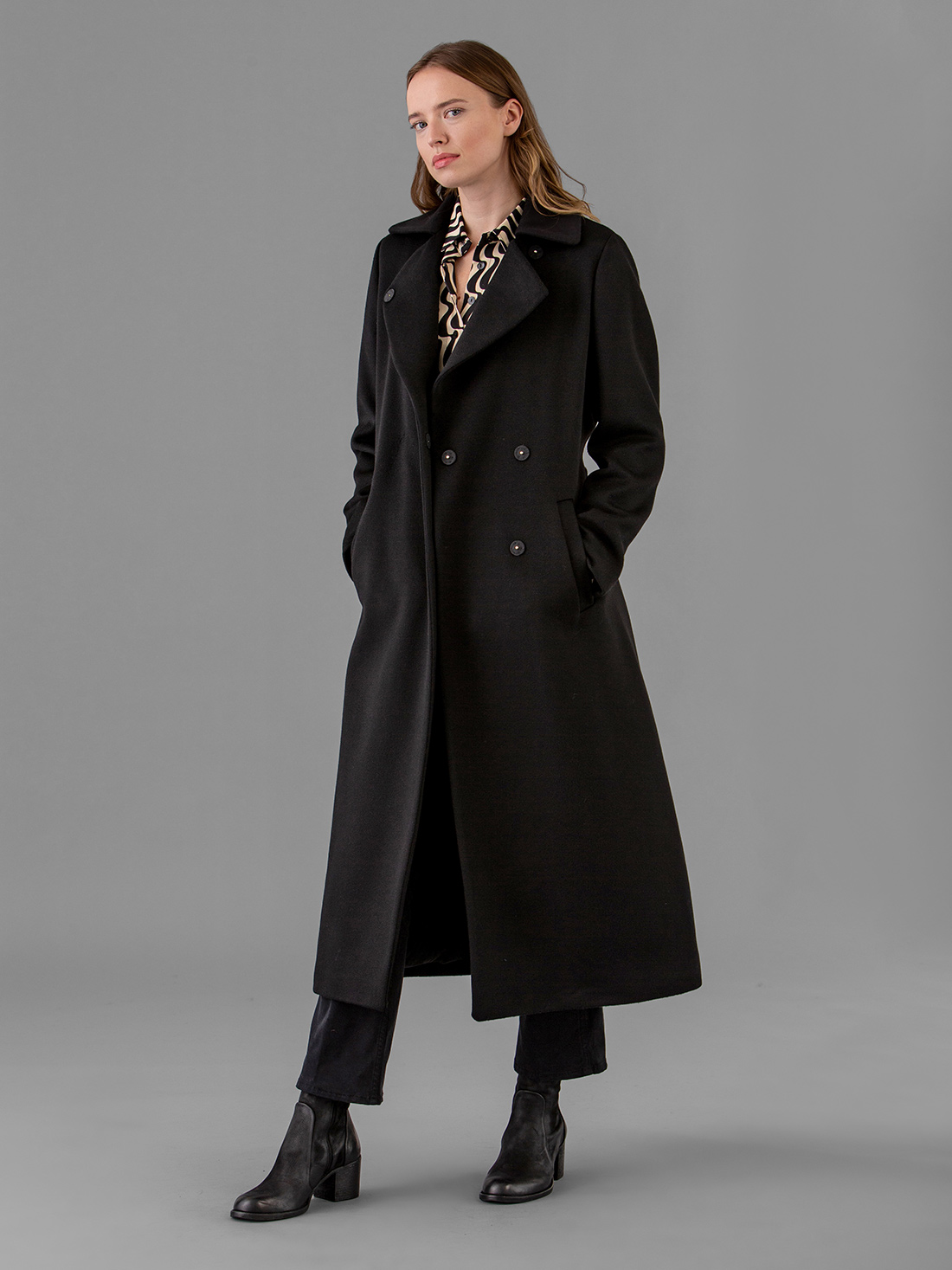 Detailansicht von Wollmantel mit Gürtel von HERNO