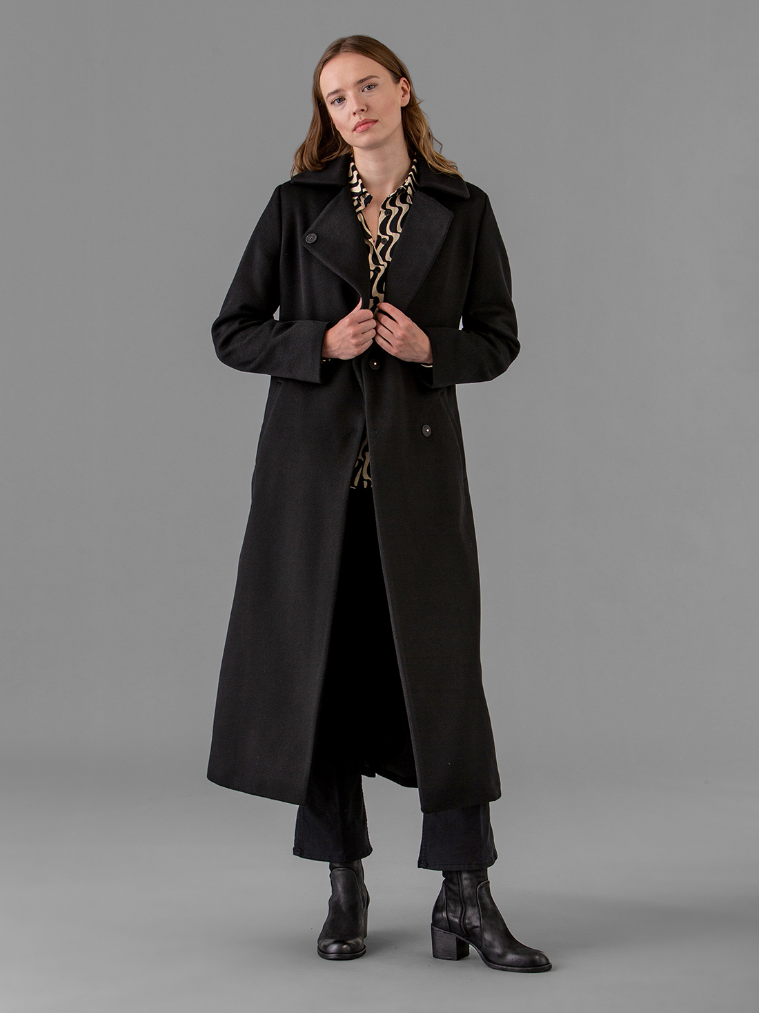 Detailansicht von Wollmantel mit Gürtel von HERNO