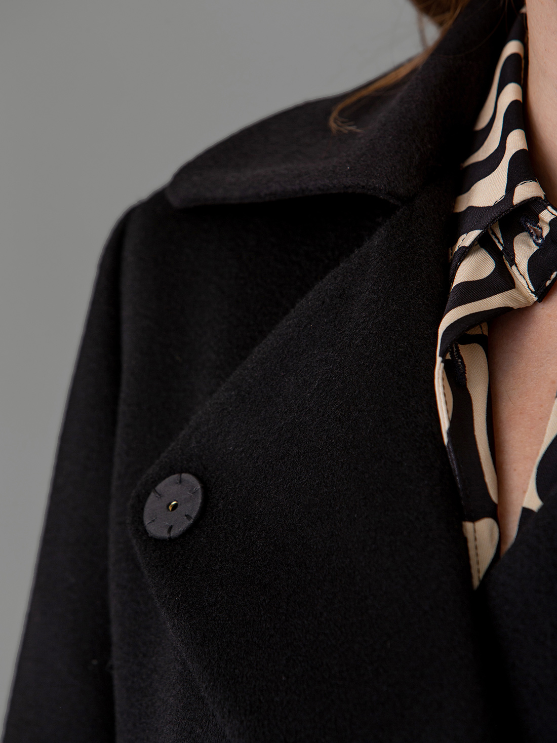 Detailansicht von Wollmantel mit Gürtel von HERNO