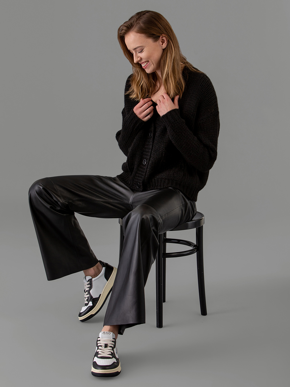 Detailansicht von Weite Nappalederhose von OAKWOOD