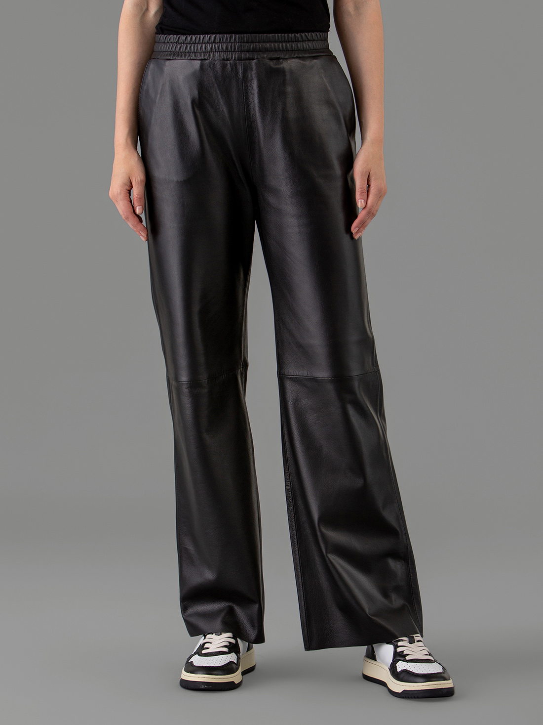 Detailansicht von Weite Nappalederhose von OAKWOOD