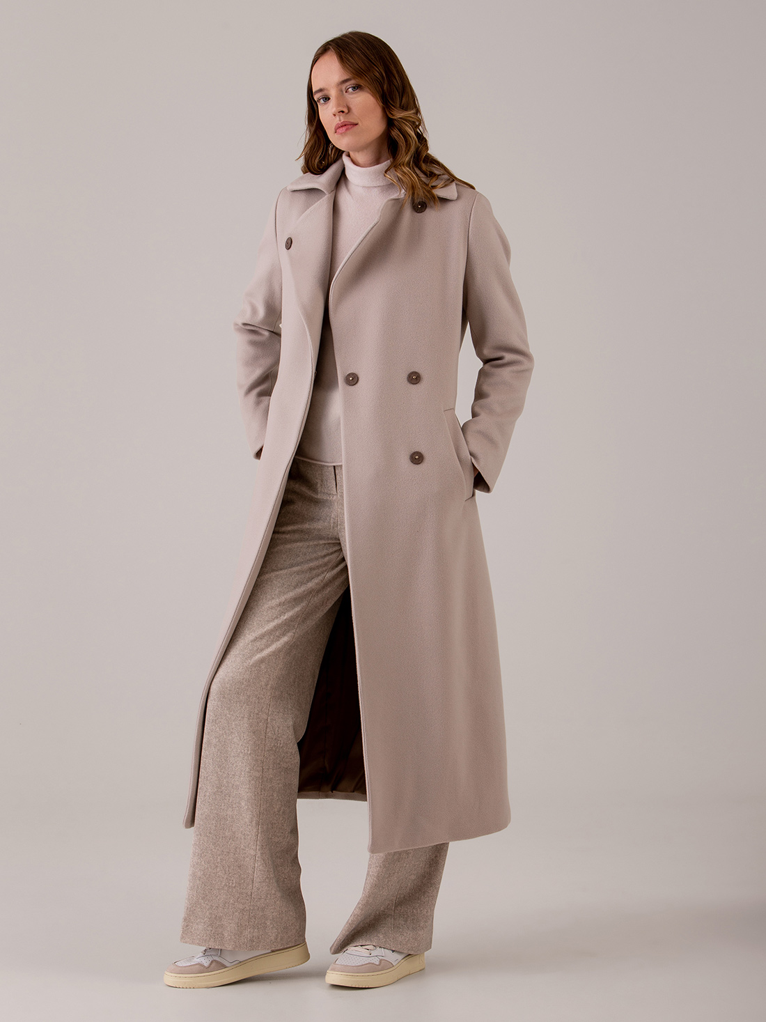 Detailansicht von Wollmantel mit Gürtel von HERNO