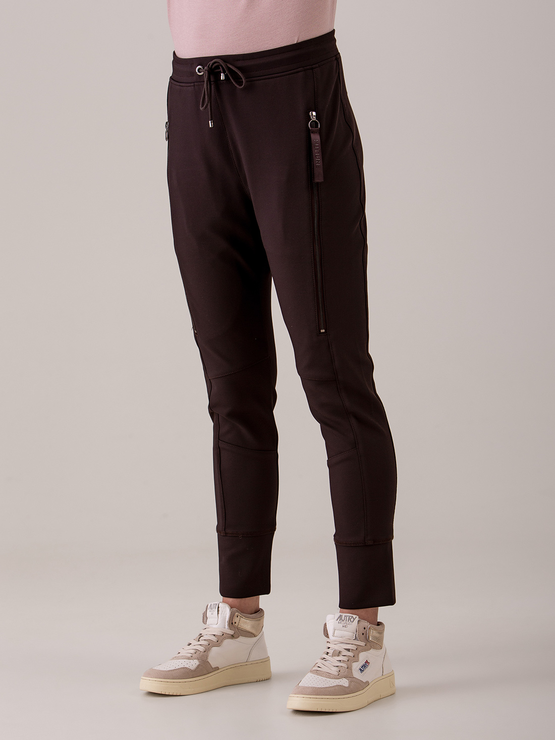 Detailansicht von Hose im Jogging-Stil von MAC