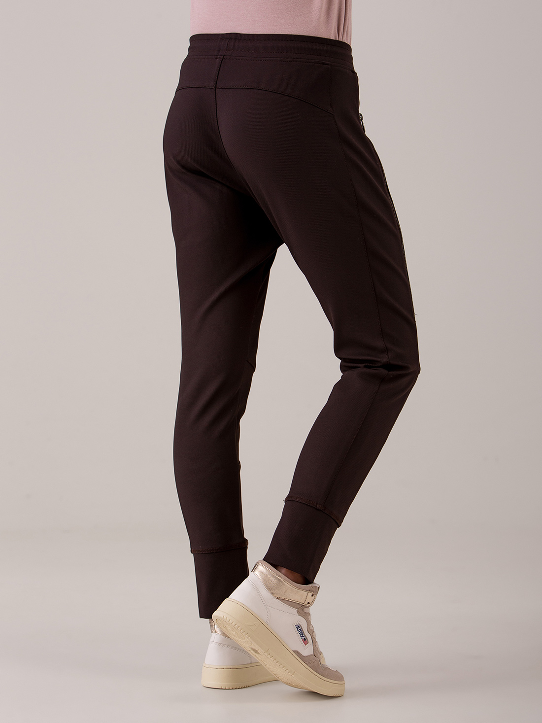Detailansicht von Hose im Jogging-Stil von MAC