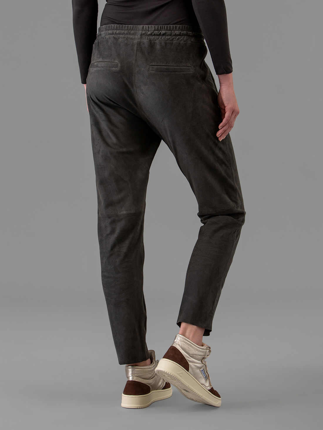 Detailansicht von Velourlederhose von OAKWOOD