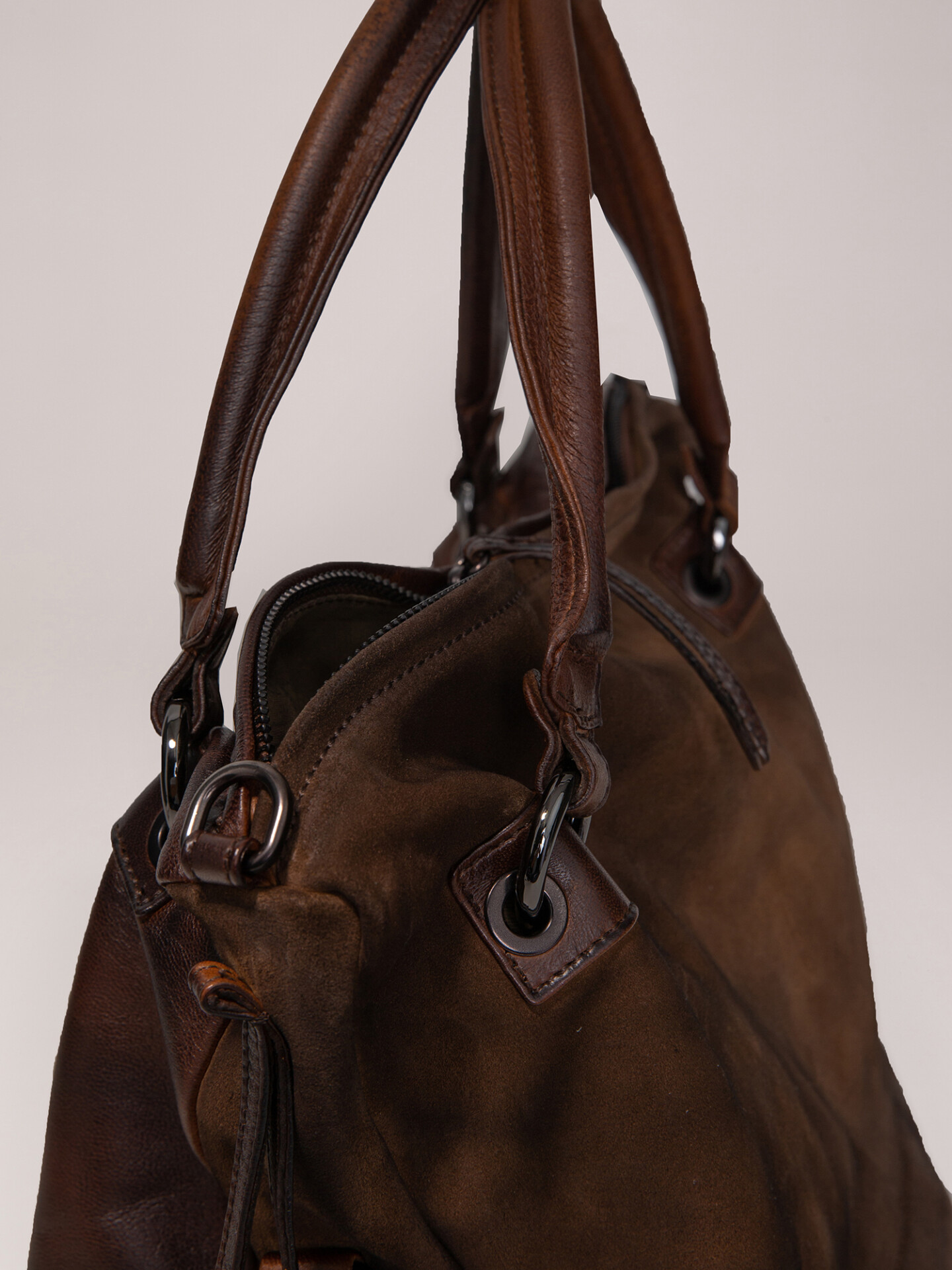 Detailansicht von Handtasche aus Leder von REPTILE’S HOUSE